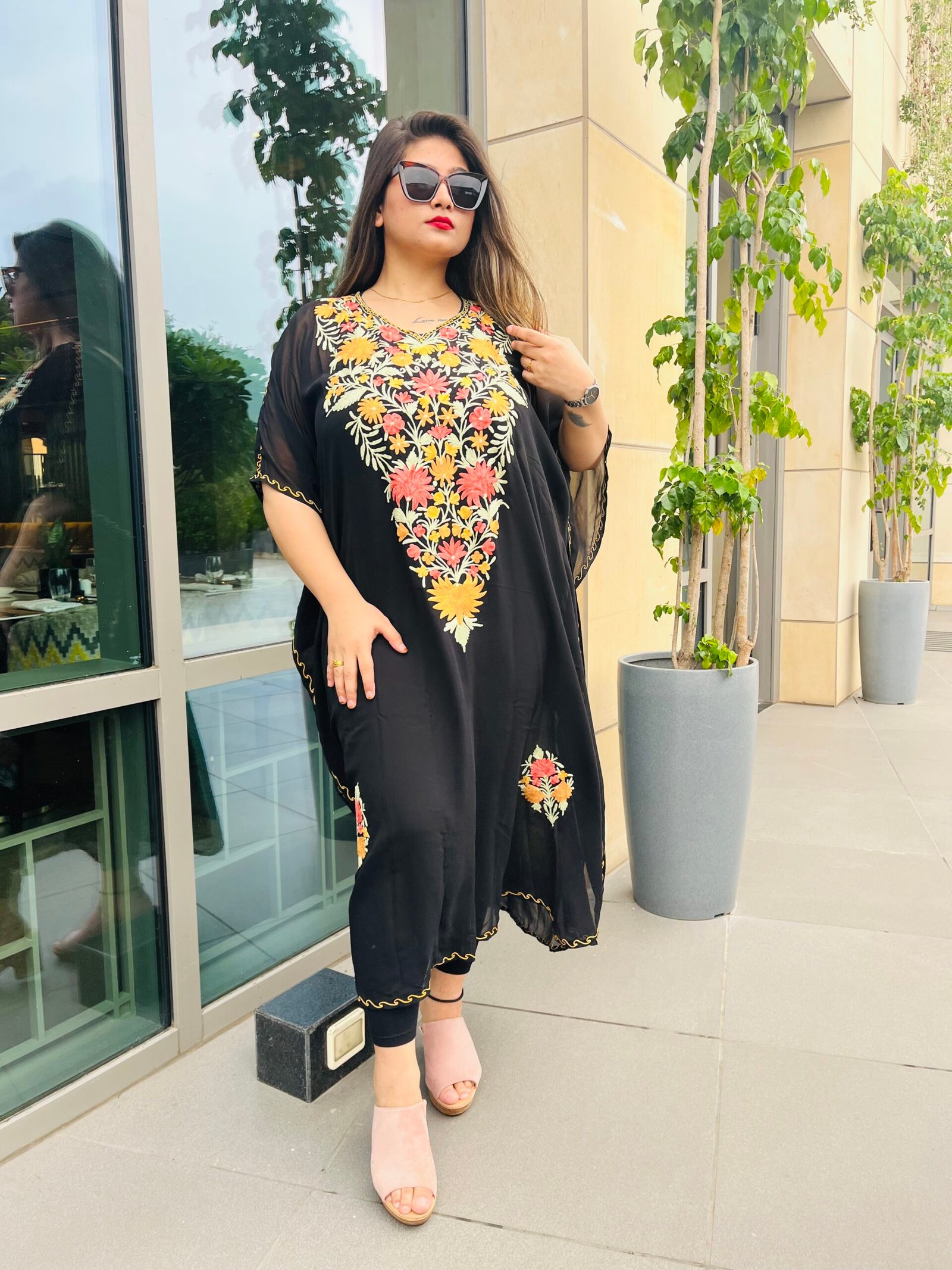 Embrace Summer with Our Lightweight Black Kaftaan - Image 2