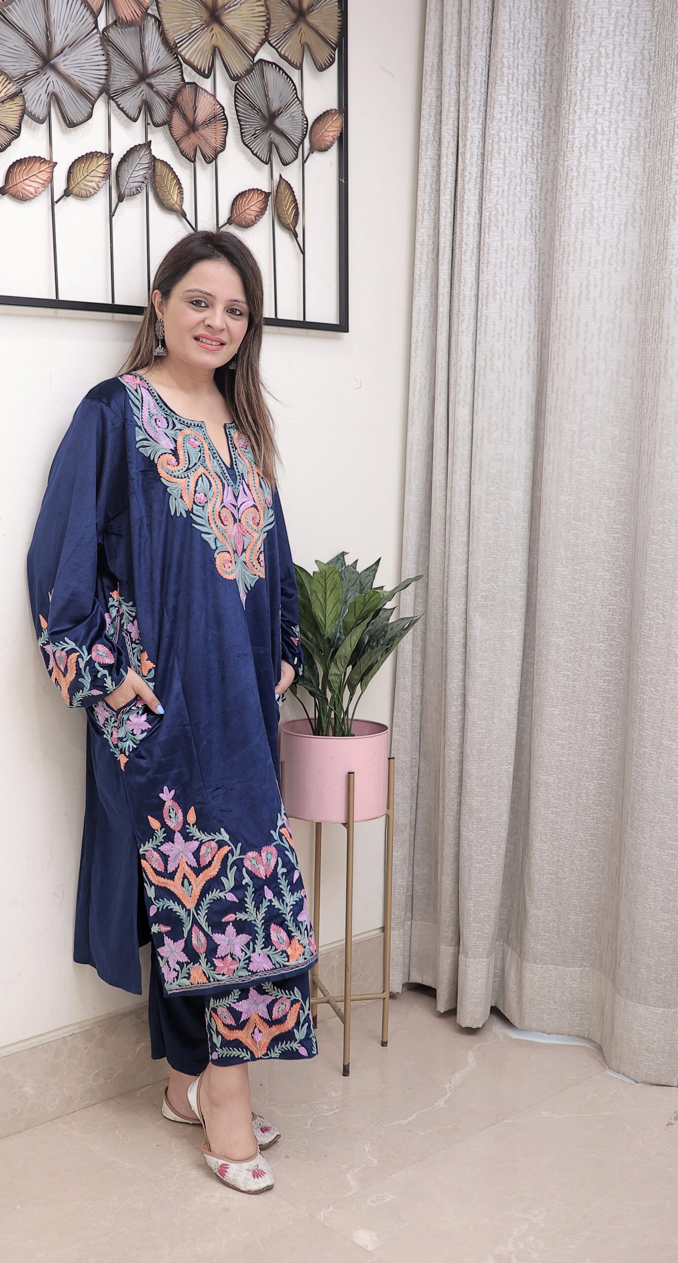 Blue Velvet Pheran Co-ords - Image 2