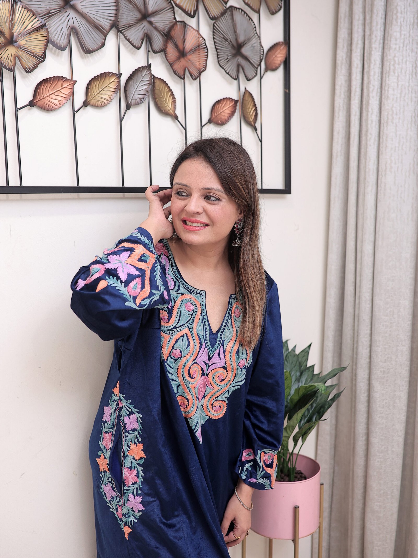 Blue Velvet Pheran Co-ords - Image 4