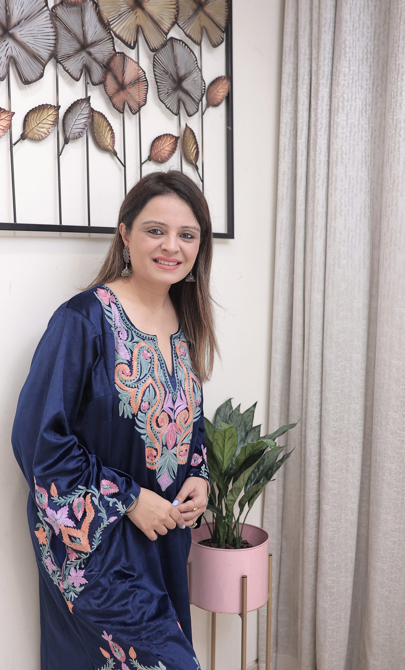 Blue Velvet Pheran Co-ords - Image 6