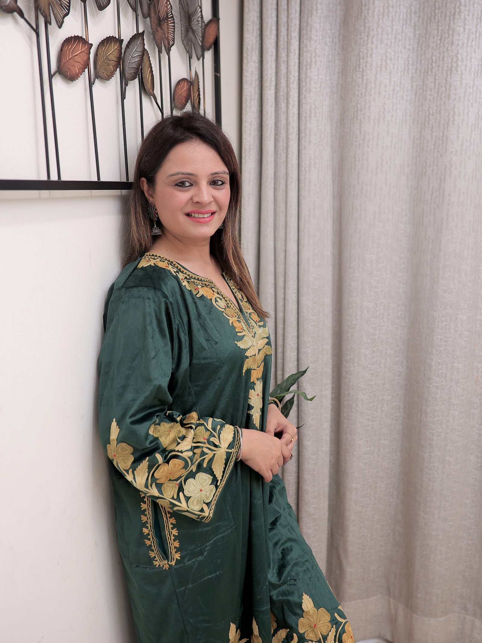 Green Velvet Pheran Co-Ords - Image 4